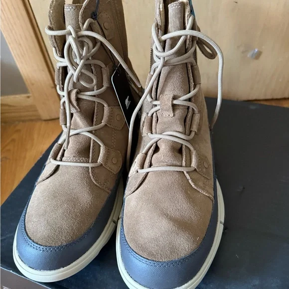 Sorel Explorer Boot Dual Zip WP - Picture 1 of 9